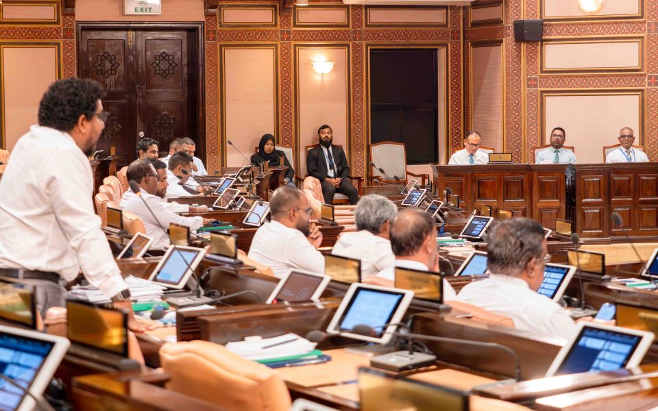 Inthihaabee magaamuthakah thauleemee meehun genaumuge bahus fashan jehey: Raees