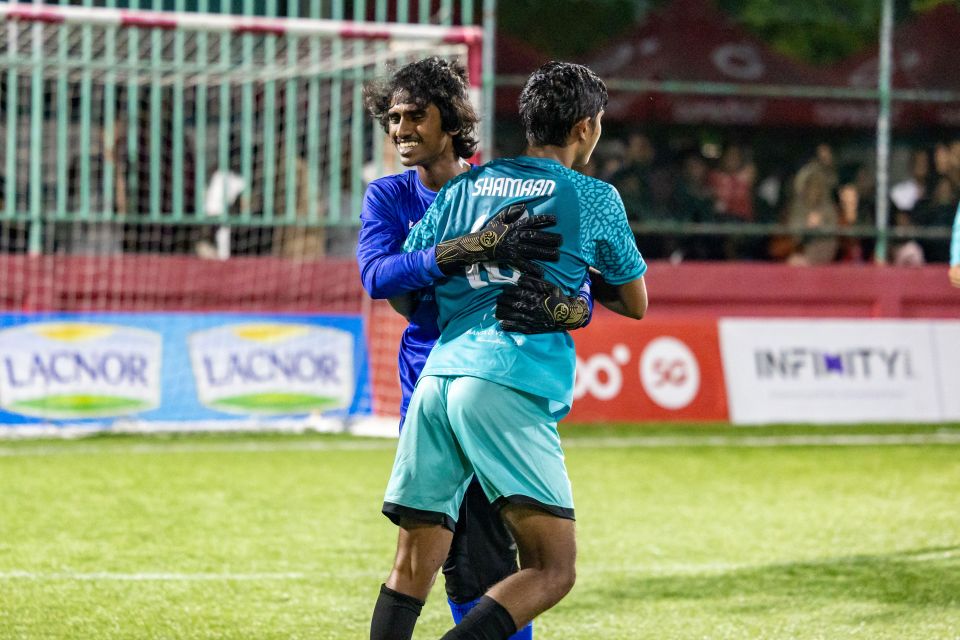 Himandhoo in Thoddoo balikuri iru, Maalhos in Mathiveri hifahattaifi 