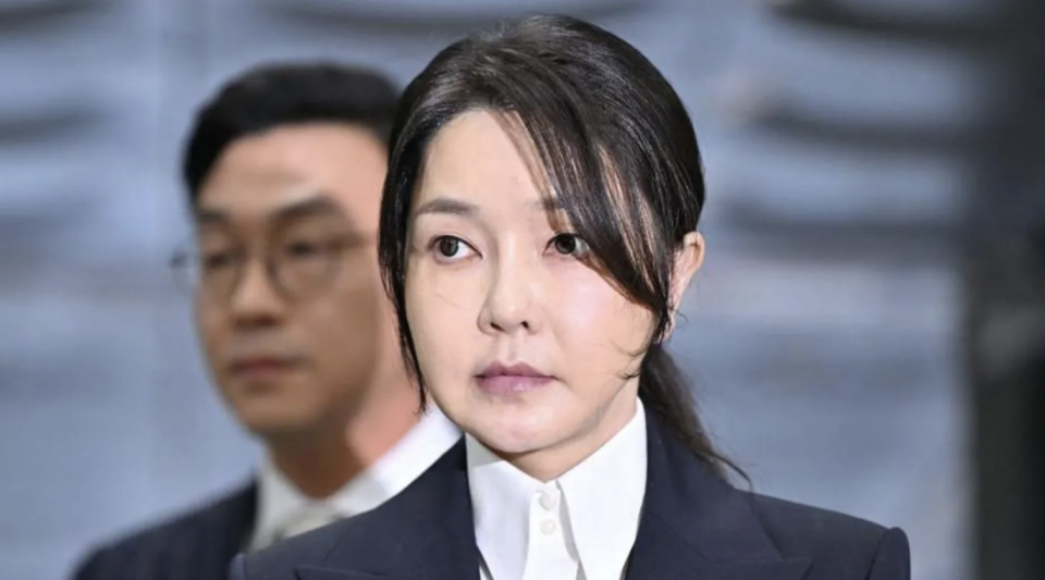 Dhekunu Korea ge kureege first lady rishvathuge massala ehgai jalah