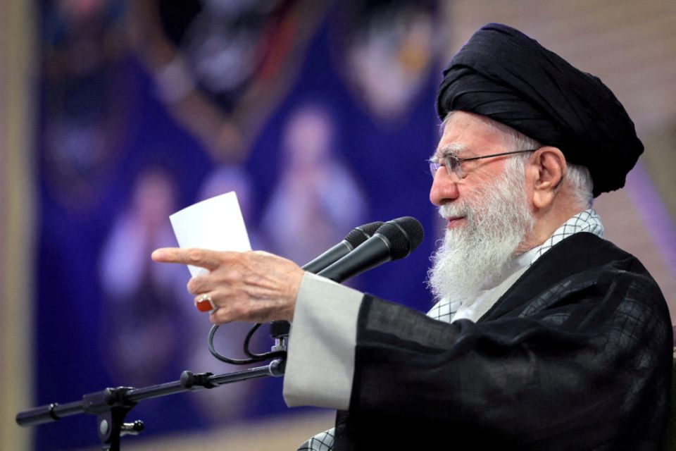 Hamalaaeh dheefi nama medhuirumathi hamanujehumakah dhaane: Khamenei
