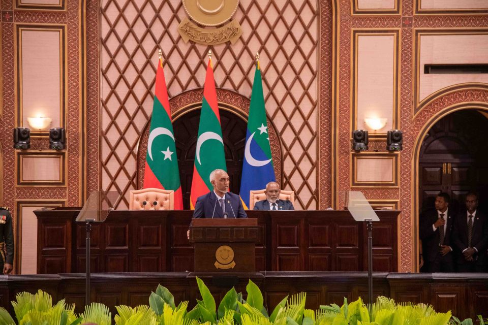 Raajjeyge reserve huree 1.3 billion dollarah vure matheegai: Raees