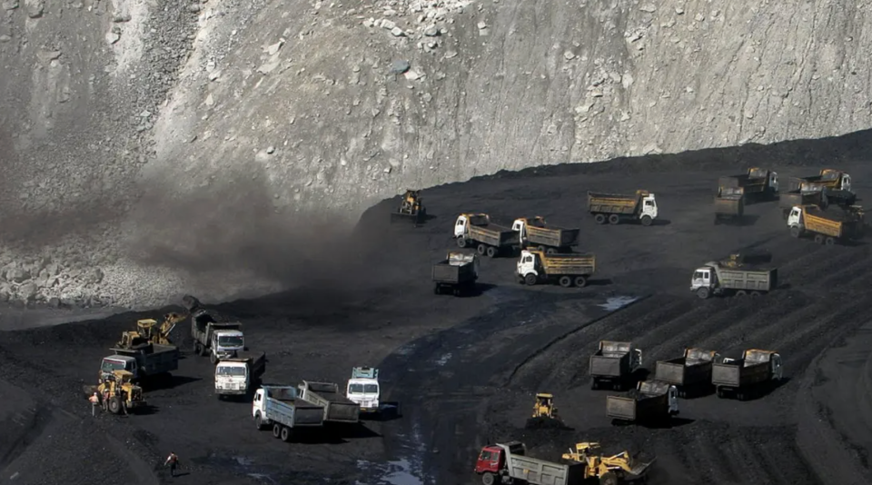 India ge coal mine eh govai 18 meehaku maruvejje