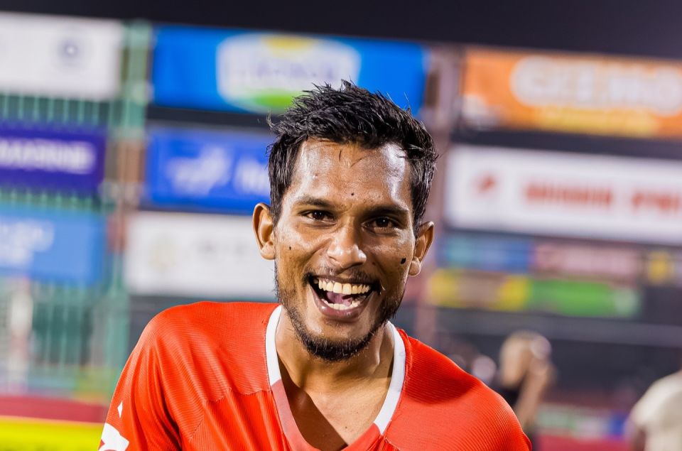 Dhevvadhoo in thaareehee kaamiyabee ithuru harufathakah gendhiyumuge azumugai