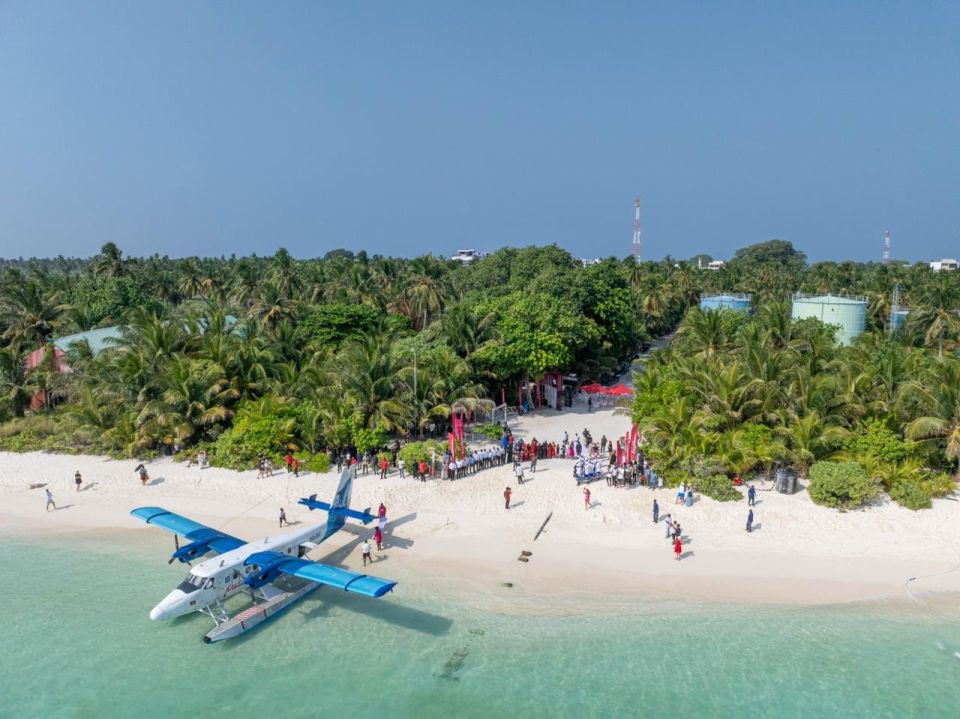 Thoddoo ah Maldivian ge seaplane dhathuru thah fashaifi