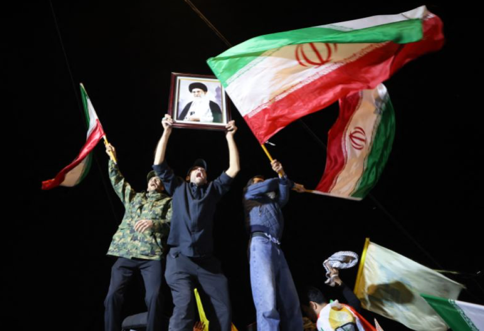Khamenei avahaara vefaivaa kamah dhekevey vaahaka thah Iran inn dhogu koffi