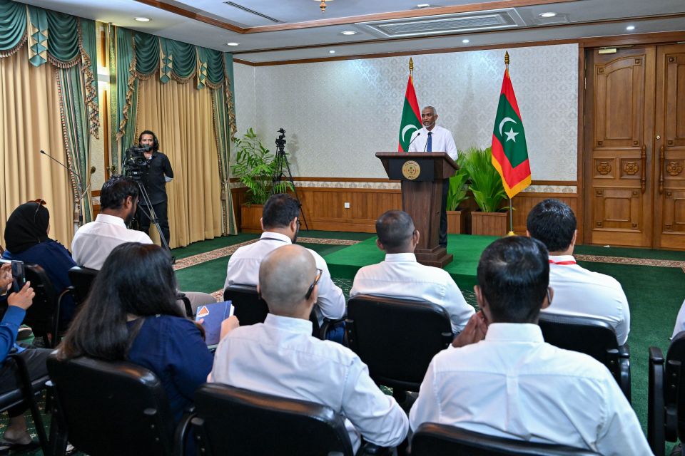 Raahjjeah jehssee hanguraamayaa gulhey boateh noon: Raees 