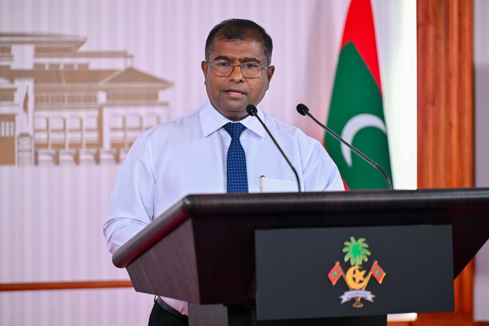 Dhivehi bahaai gaumiyyathaa behey haahsa musheerakah iyye ayyanukurehvi Adam Naseer isthiufaa dhehvaifi