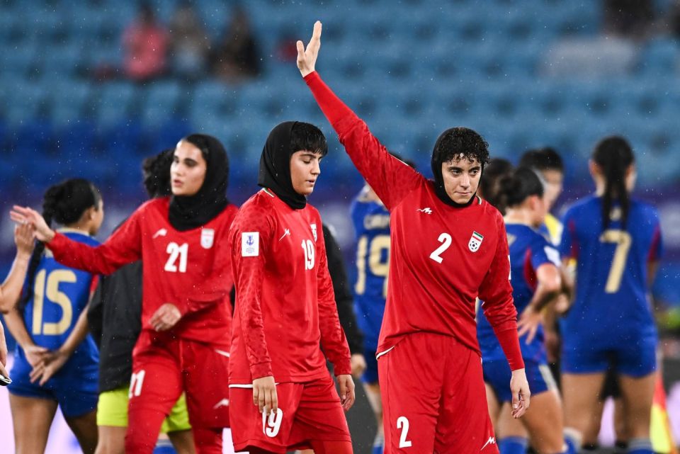 Iran anhen football team ge 5 kulhuntheriyakah Australia ge himaayaiyy
