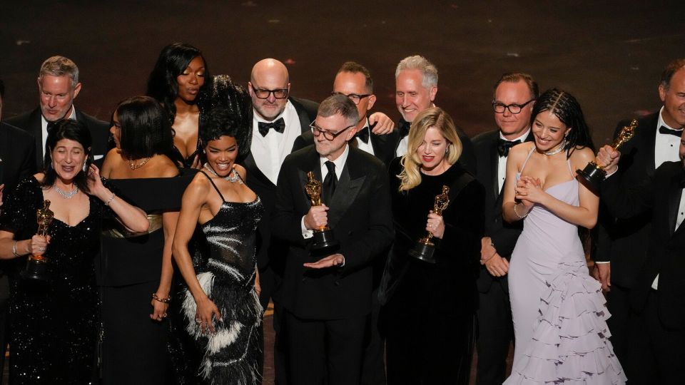 98 vana Oscar awards baahvaifi 
