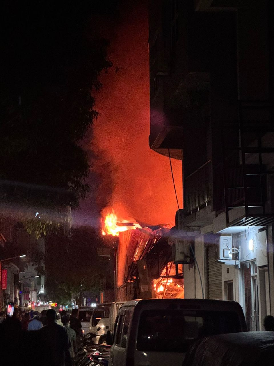 Alifaanuge haadhisaa aa gulhigen 32 meehakah vaguthee boahiyaa vahikan dheefi