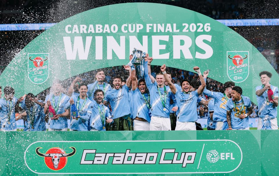 Arsenal maayoos kollai, City in league cup kaamiyaabu koffi 