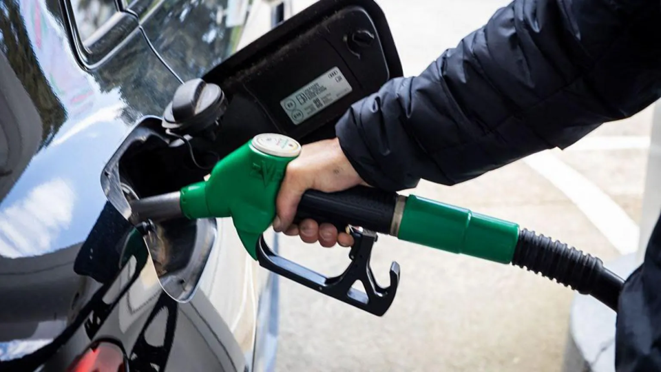 Oil falls after Trump says talks have been held to end war