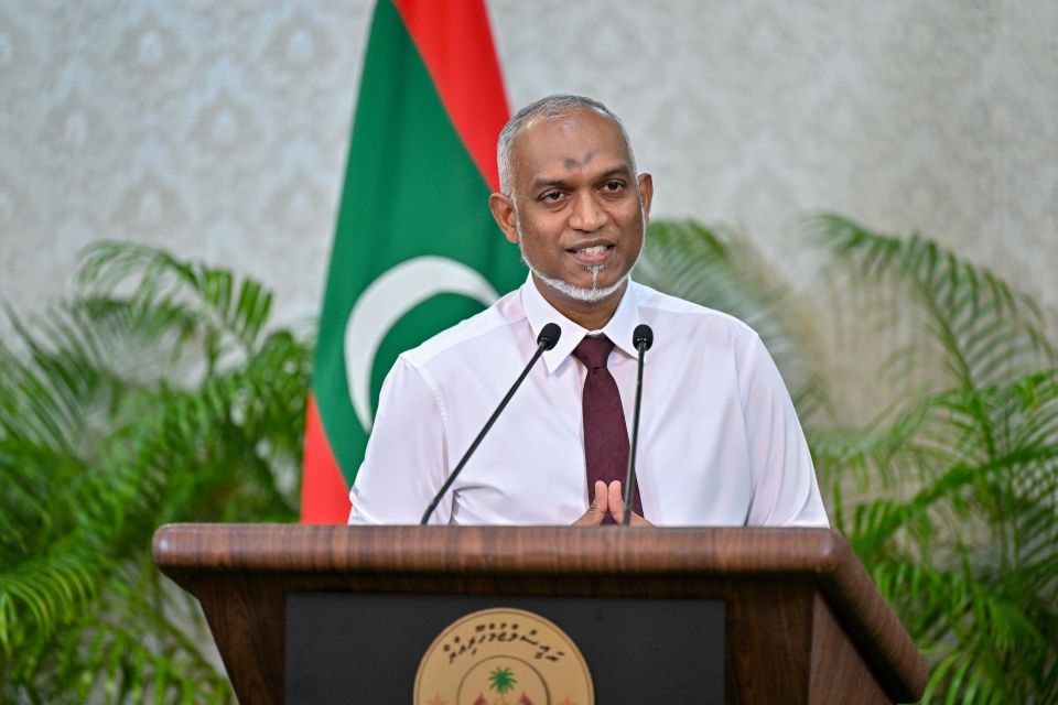 Raees akah hoveyne meehaku neyngi Majilis member hovumakee emme minivan goiy: Raees