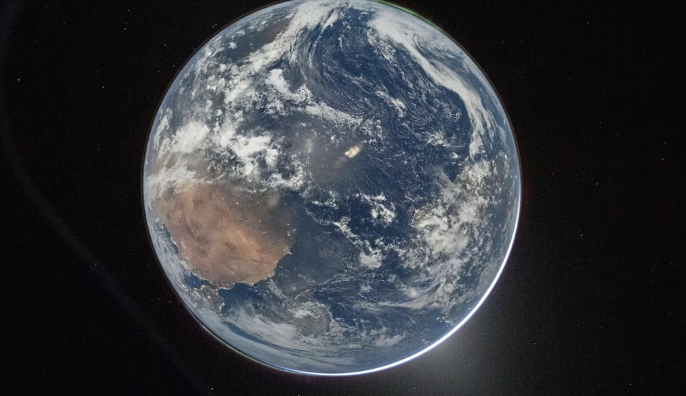 Hndhah dhiya astronaut in negi dhuniyeyge photo dhakkaalaifi
