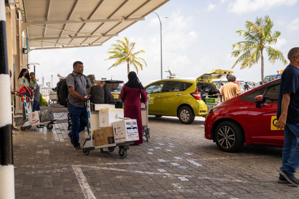 Airport ah baaru bodu vaanei thee vagutha samaalukan dhinumah ilthimaaskohfi
