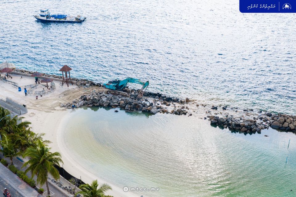 Rasfannu moodha erey sarahadhu maadhamaa hulhuvanee