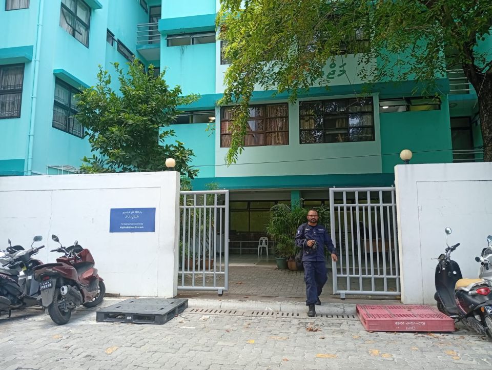 MNU dhanaal gai 18 aharuge zuvaanaku maruvi massala balanee