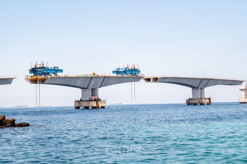 Male' aai Villimale' gulhuvaidhey Thilamale' bridge ge fahu segment miadhu gulhuvaalanee 