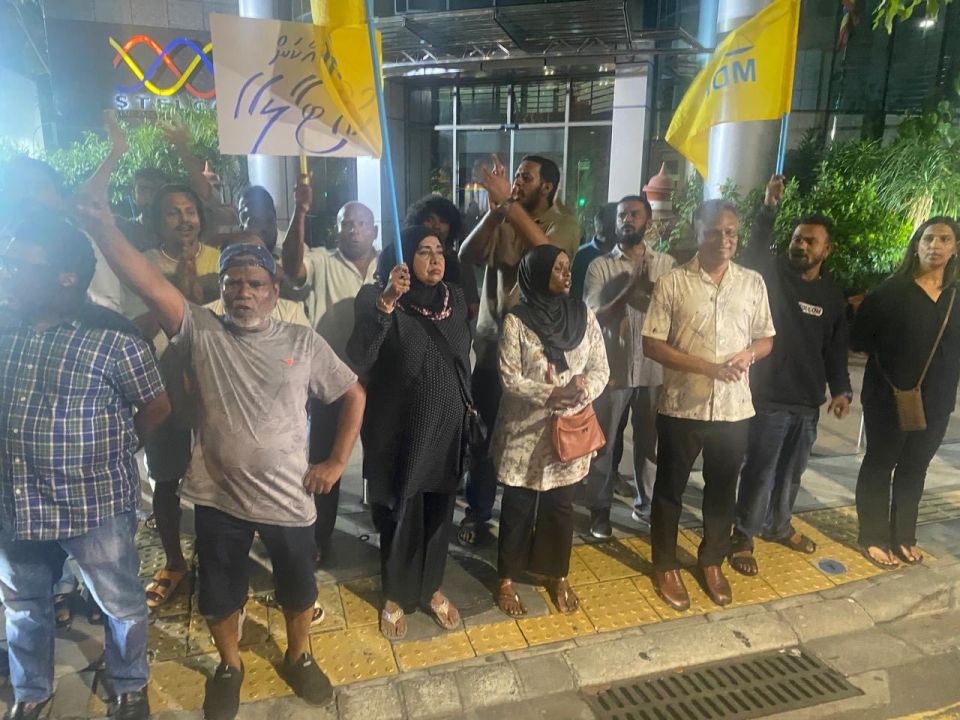 Mayor Azim ah muzaaharaa therein hamalaa dheefi