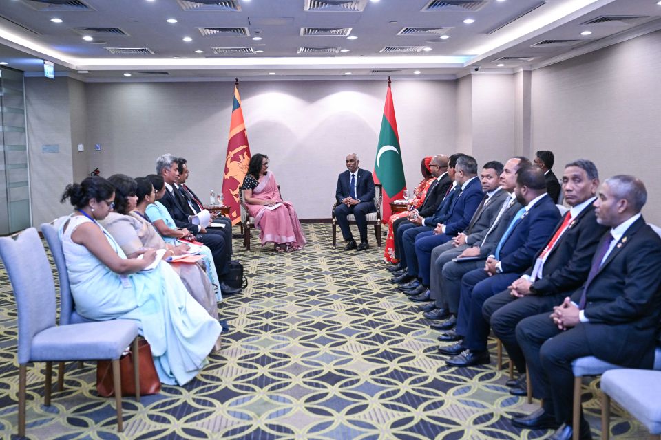 Lanka ge boduvazeeru Raees Muizzu aa bahdhalu kurahvaifi