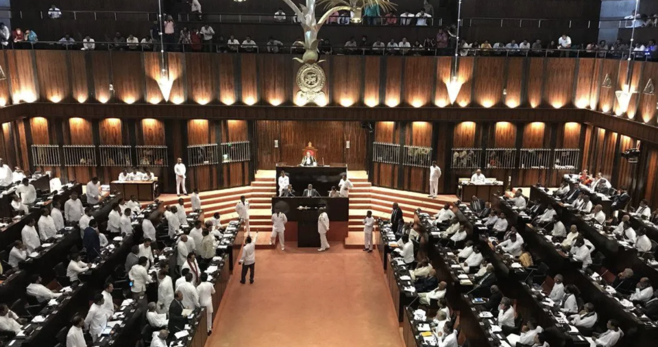 Fathuruverikan kuri eruvumah Lanka in 40 gaumakah hiley visa dheny