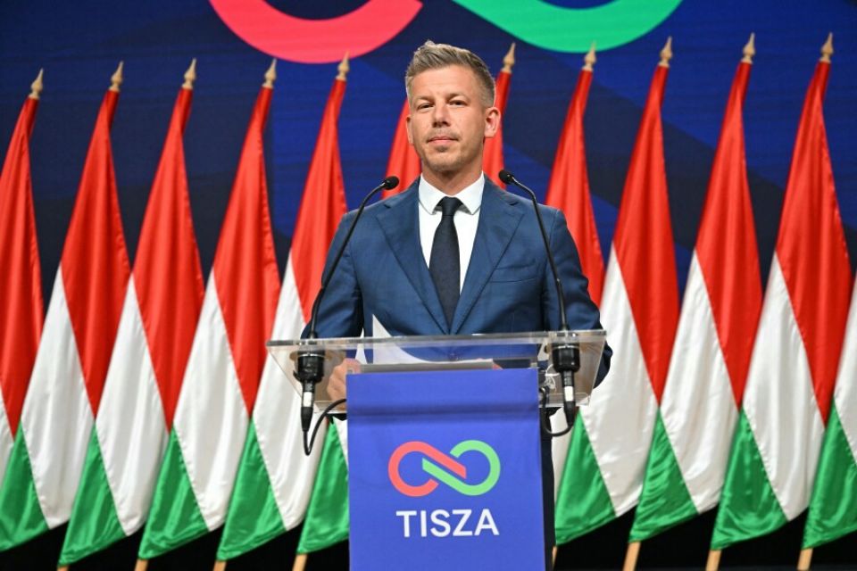 Hungary ge bodu vazeeru kamuge huvaa Péter Magyar kurahvaifi 