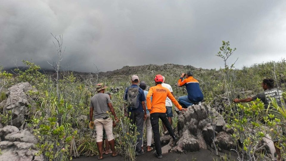 Indonesia ge Mount Dukono govumuge sababun 3 meehaku maruvehjje 