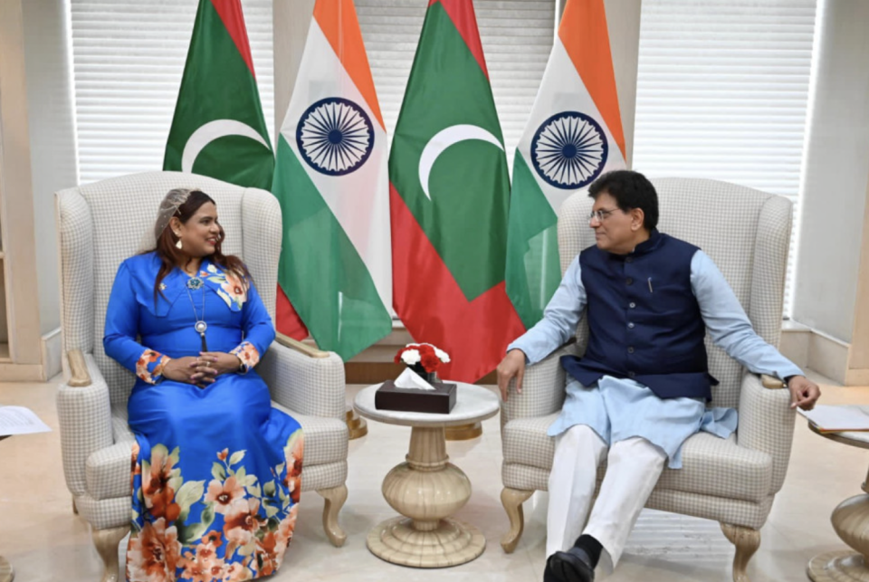 Raajje aai India aa dhemedhu minivan viyafaareege ehbasvun avaskuran mashvaraakohffi 