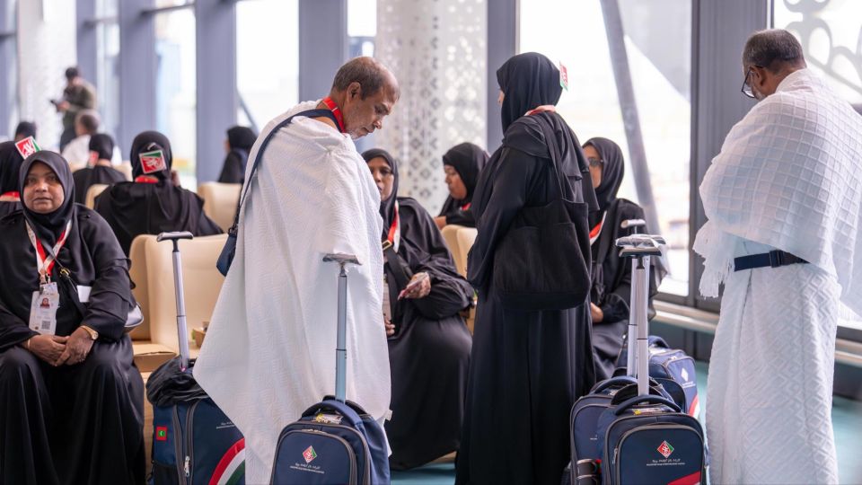 hajjuverin anna dhuvasvaru airport ah baaruboduvaanethee ferrey aai buss beynunkuran edhihjje 