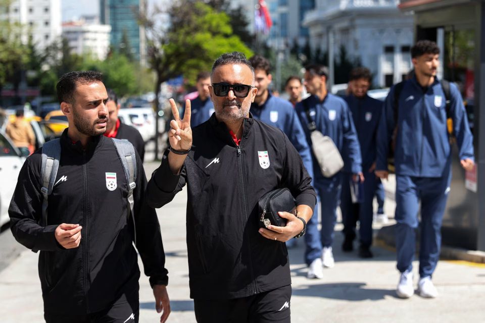 America gai match thah kulhunas, Iran in camp kuraanee Mexico gai 