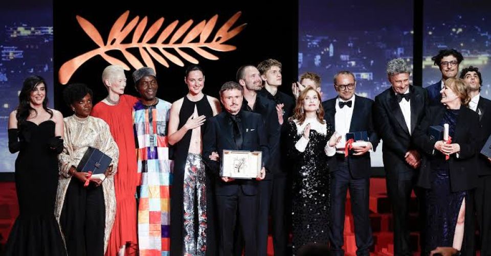Cannes film festival ge enme sharafuveri award Cristian Mungiu ge 4 Months ah