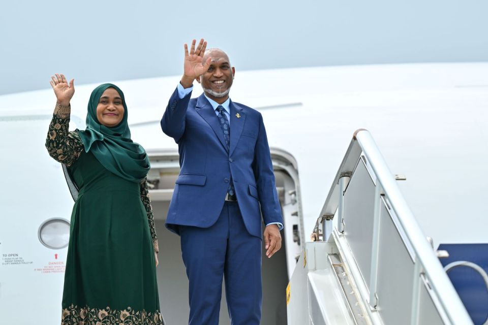 Rasmee dhathureggai amilla evves haradheh koffaeh noannaane: Raees