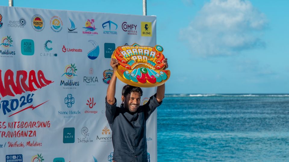 Kite Surfing ge emme bodu harakaiyy, Raaraa pro enburi aisifi 