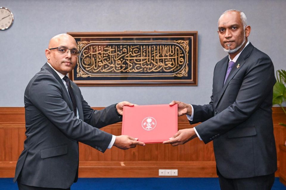 Finance minister akah  Tax commissioner Zareeru ayyanukurahvaifi 