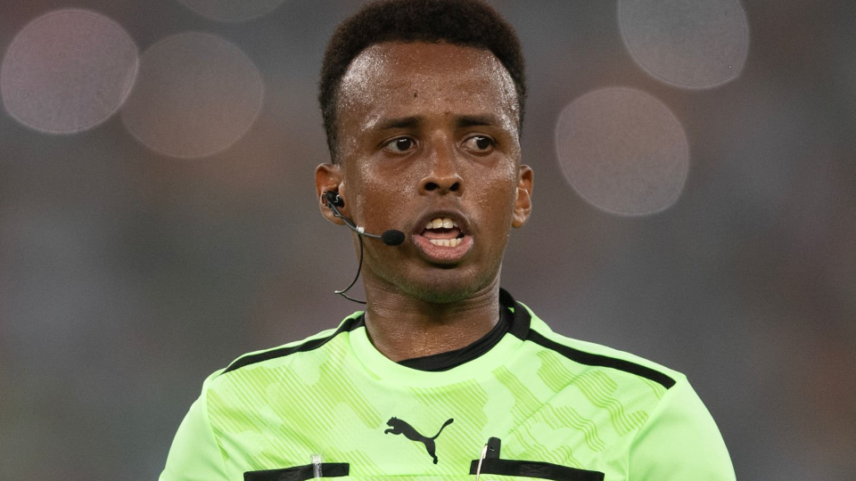 Africa ge emme molhu referee ah America ah ethere'eh nuvevunu 