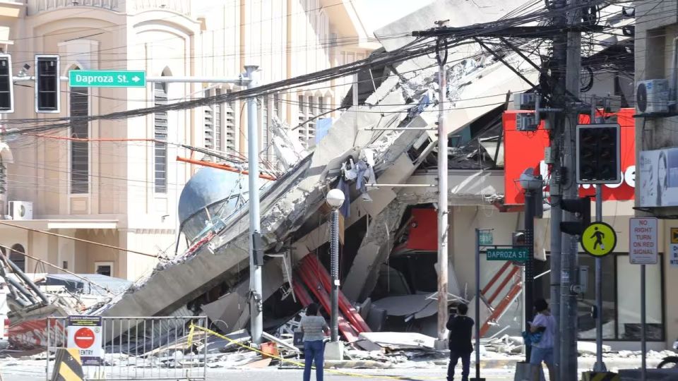 Philippines ah ai 7.8 magnitude ge binhelumehgai 35 meehaku maruvejje