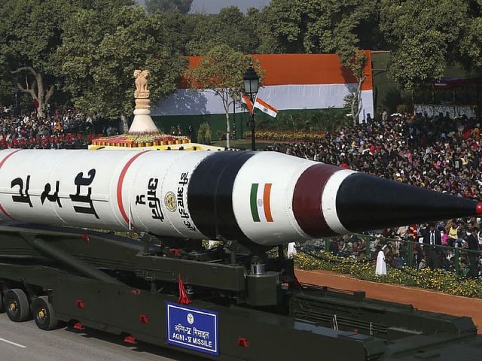 India in furathama faharah 12 nuclear warhead thayyaaree haalthah
