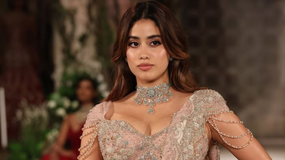 Janhvi Kapoor aa biruveri filmehgge msahakkaiy fashanee