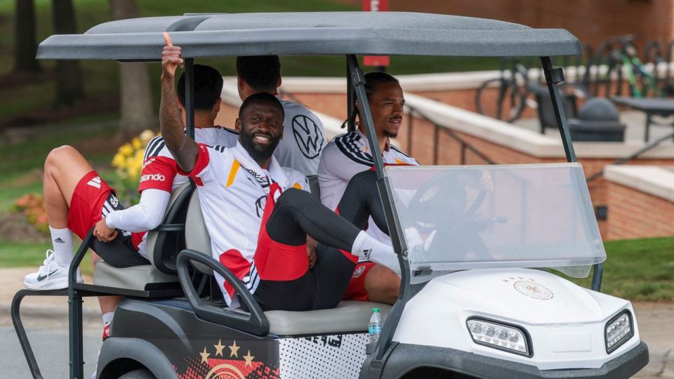 Germany ge kulhuntherin vegen supporter inge dhathuru haradhu dhenee 