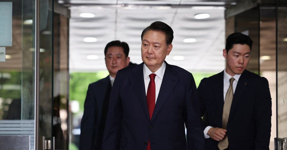 Dhekunu Korea ge kureege raees Yoon 30 aharah jalahlaan hukumkoffi