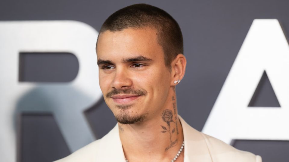 Phone beynunkuramun car dhuvvi massalaigai Romeo Beckham joorimanaakoffi
