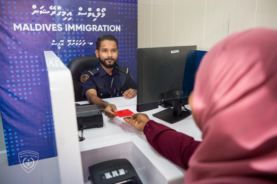 B. dharavandhoogai Passport ge hidhumaiy rasmeekoh fashaifi 