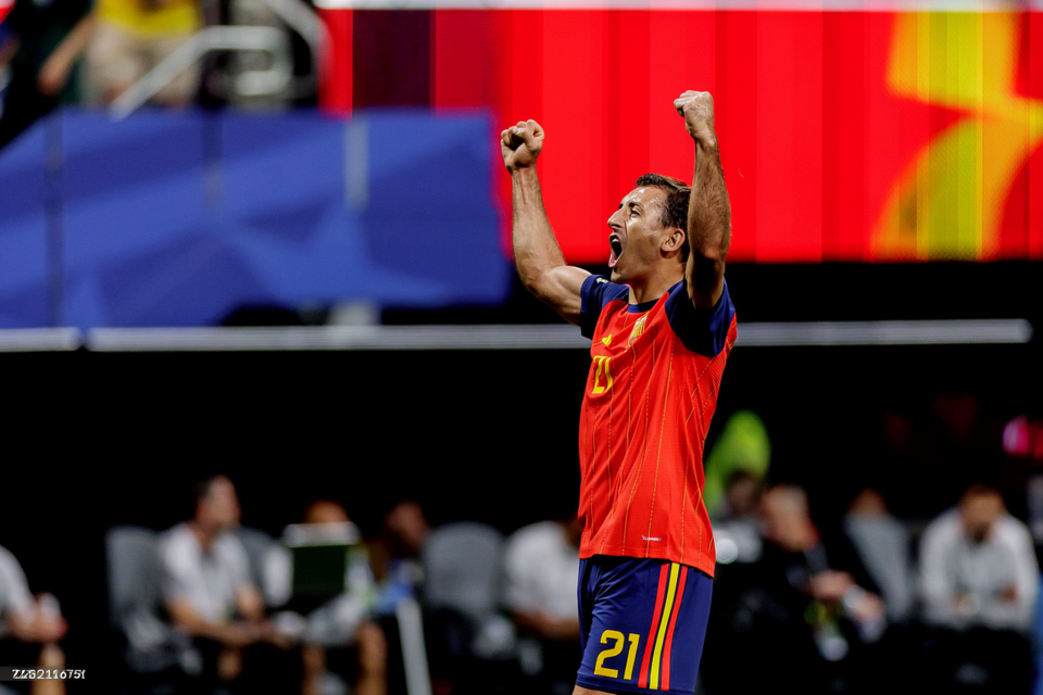 Spain coach ge ufan dhuvahuge hadhiyaa akah faseyha molheh 