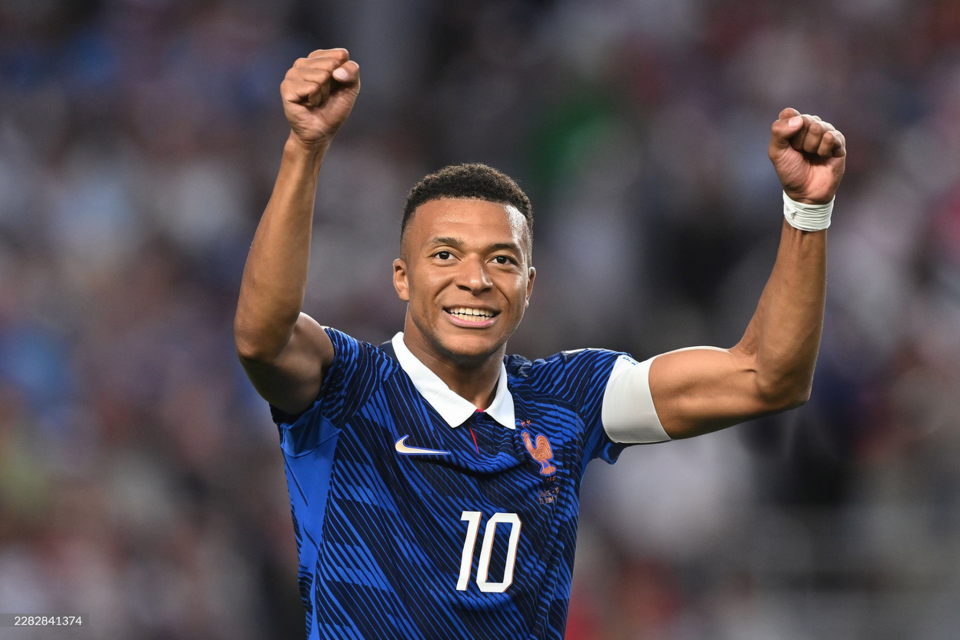 Gadha vidhumaaeku France aai Mbappe 2 vana burah 