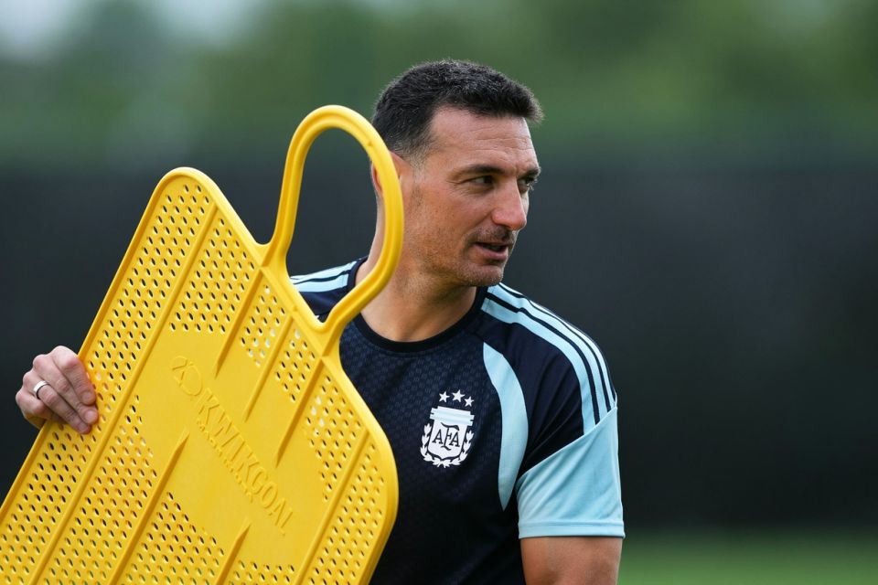 Jordan aa dhekolhah Messi fashaanee bench in 