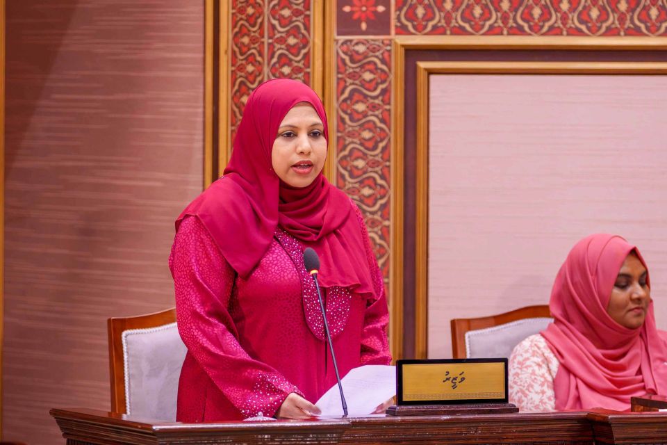 Minivan 60 faahaga kuran haradhuvee 4.1 million: Heena