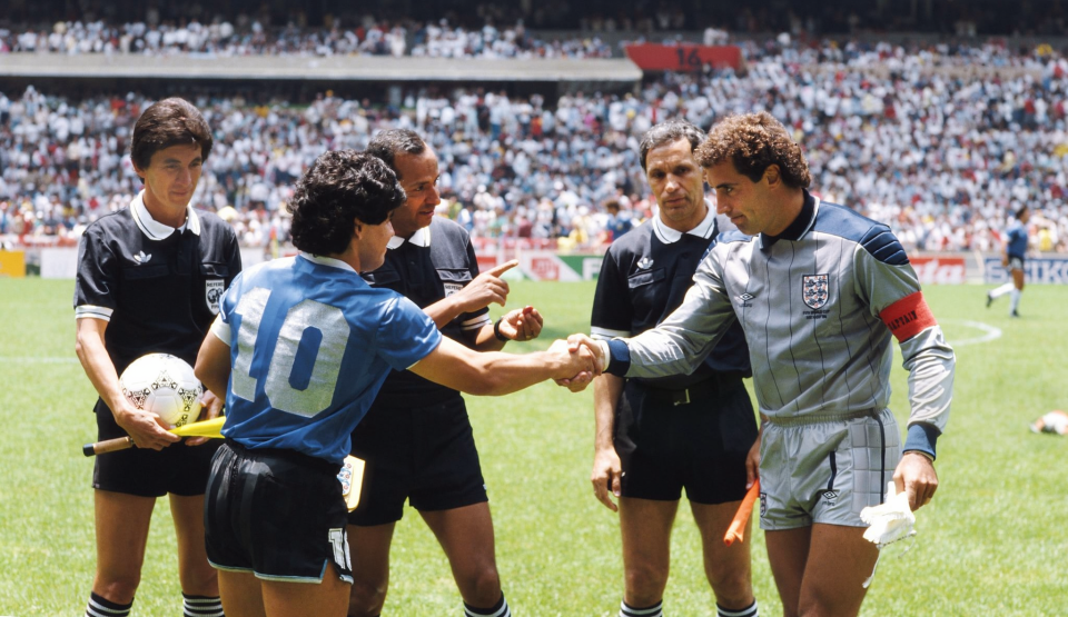 England enburi Azteca ah, Maradona ge jaadholaai makaruveri handhaan 