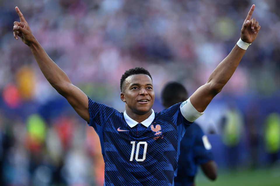 Gadha hoonugai Paraguay ge defense fooalhuvaalai, France quarter ah 