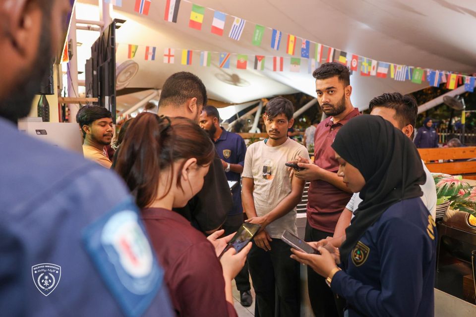 Food court sarahahddhun 27 bidheyseen immigration ge belumuge dhashah