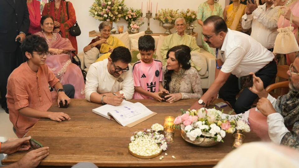 Bollywood actor Aamir Khan aai Gauri Spratt kaivenikoffi